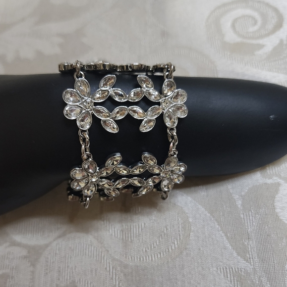 VINTAGE 1970s Wide Silver Tone CRYSTAL Bracelet Floral Filigree Statement Glam - Picture 7 of 12